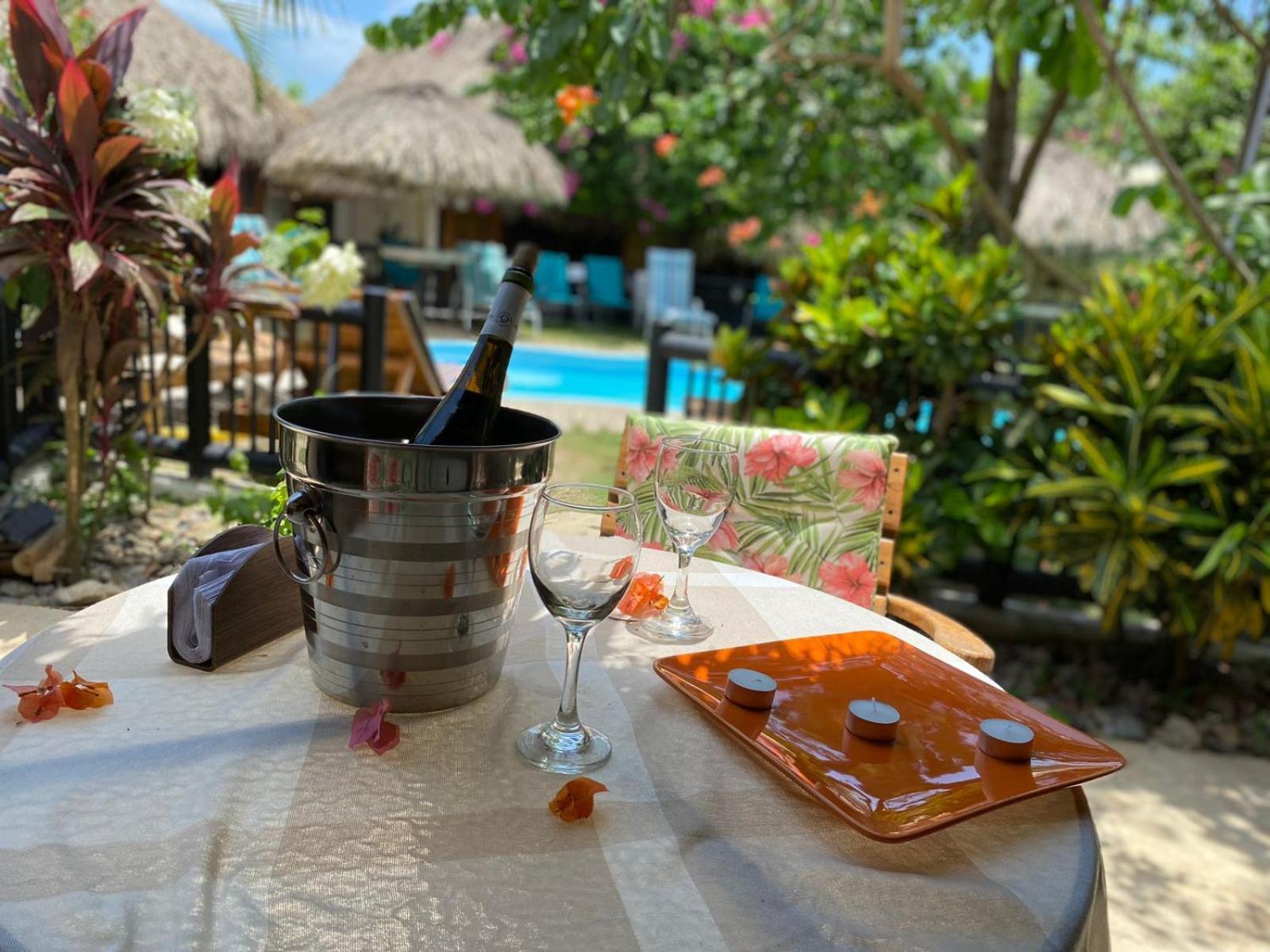 Bikini Hotel & Pool Паломіно Екстер'єр фото