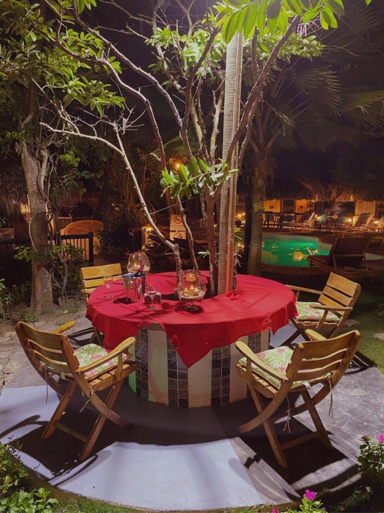 Bikini Hotel & Pool Паломіно Екстер'єр фото